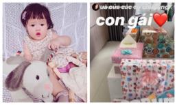 Sinh nhật tròn 1 tuổi, con gái Hoa hậu Đặng Thu Thảo nhận vô số quà 