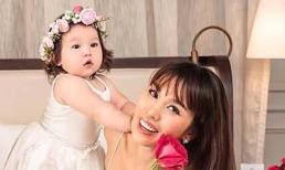 Con mới 9 tháng tuổi, siêu mẫu Hà Anh đã dặn dò những điều khiến nhiều người phải suy ngẫm