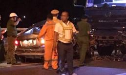 Xe hộp đối đầu xe tải trước cửa hầm Hải Vân, 2 người chết 3 bị thương