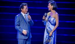 Danh ca Chế Linh hôn công khai MC Nguyễn Cao Kỳ Duyên trong liveshow riêng