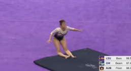 Chấn thương kinh hoàng: Nữ VĐV thể dục dụng cụ gãy gập 2 chân khi tiếp đất