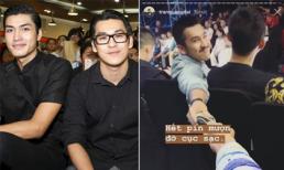 Ngồi cách xa nhau ở sự kiện nhưng Thiên Minh và Quang Đại vẫn 'cực tình'