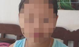 Sờ soạng cưỡng hôn bé gái lớp 4 ngay tại lớp, người đàn ông quỳ xuống xin lỗi, mong được tha thứ