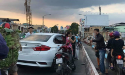 Bỏ ô tô giữa cầu, tài xế bước xuống đánh cặp đôi đi xe máy khiến dân mạng bất bình