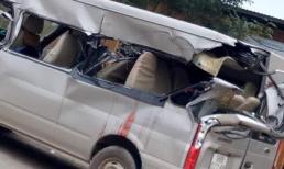 Xe khách 16 chỗ đâm vào ô tô tải đang vào cua, 3 người thương vong