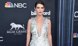 Nữ diễn viên “Avengers” diện đầm xẻ ngực của NTK Công Trí dự Billboard Music Awards 2019