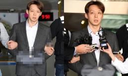 Park Yoochun thừa nhận dối trá với gương mặt vô cảm, bị trói chặt và giải đến văn phòng công tố