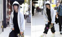 Justin Bieber thản nhiên sờ “chỗ hiểm” giữa chốn công cộng 