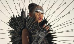 Thảo Trang gây ấn tượng với gu thời trang ma mị, chẳng kém cạnh các sao trên thảm đỏ Met Gala