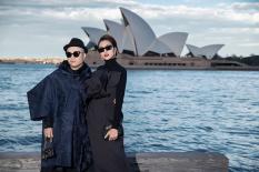Tăng Thanh Hà thời thượng, sang trọng với sắc đen dự show Đỗ Mạnh Cường tại Sydney