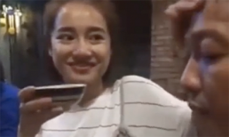 Cư dân mạng phát sốt vì clip Nhã Phương khéo nịnh chồng nhưng nhân vật nam thứ hai xuất hiện mới kinh ngạc