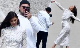Siêu sao như Leonardo DiCaprio vẫn phải vẹo người chụp ảnh 'sống ảo' cho bồ trẻ