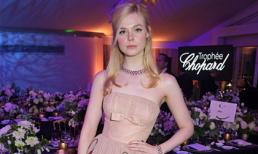 Con gái đỡ đầu của Angelina Jolie ngất xỉu tại tiệc Cannes vì diện đồ 'ép người' quá đáng