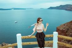 Lê Hà khoe nhan sắc rạng rỡ trong chuyến trăng mật tại vùng đảo Santorini