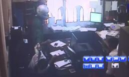 Clip đối tượng bịt mặt cướp ngân hàng tại Phú Thọ