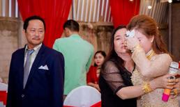 Clip bố mẹ bịn rịn tiễn con gái về nhà chồng khiến dân mạng nghẹn ngào chia sẻ