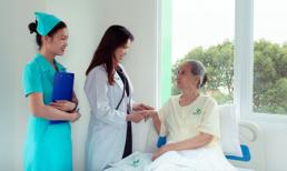 Bệnh viện Mắt Quốc tế Hoàn Mỹ phẫu thuật miễn phí cho người đục thủy tinh thể