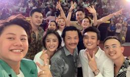 Nhờ sức hút của phim 'Về nhà đi con' dàn diễn viên được fan vây kín, tặng quà khi dự sự kiện