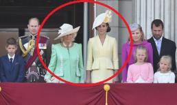 'Thần tiên cũng nổi điên' với lý do Meghan Markle bỗng dưng 'mất hút' giữa các thành viên Hoàng gia trên ban công Cung điện