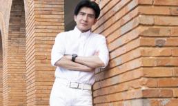 Đan Trường gây thương nhớ khi để lại tóc bổ luống 'thần thánh', diện quần áo học sinh ở tuổi 42