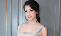 MC Thanh Mai khoe lưng trần gợi cảm ở tuổi trung niên