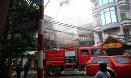 Cháy khách sạn trong phố cổ, du khách hoảng loạn tìm cách thoát thân
