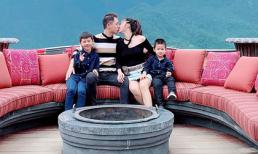 Đi chơi cùng các con ở Sa Pa, vợ chồng Đăng Khôi vẫn tranh thủ trao nhau nụ hôn ngọt ngào