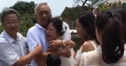 Khoảnh khắc cha già gạt nước mắt, tiễn con gái về nhà chồng khiến nhiều người xúc động