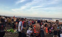 Bãi biển Sầm Sơn 'vỡ trận', hàng nghìn người tranh nhau giải nhiệt trong ngày nắng nóng 40 độ C