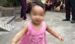 Nữ sinh bỏ rơi con 1 tuổi ở chùa kèm lời nhắn: 'Mẹ còn phải đi lấy chồng'