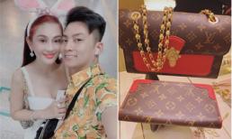 Không chỉ cùng nhau đi du lịch Hàn Quốc, chồng Lâm Khánh Chi còn cưng chiều mua đồ hàng hiệu tặng vợ