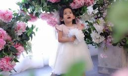Tròn 2 tuổi, con gái Hải Băng gây sốt vì trong veo như công chúa
