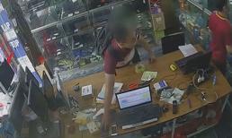 Vờ mua laptop, nam thanh niên nhanh tay 'thó' iPhone X của nhân viên bán hàng