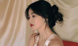 Song Hye Kyo lả lơi với váy áo, vẫn được các thương hiệu lớn ưu ái hậu ly hôn