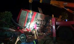 Xe khách va chạm ô tô tải ở Đắk Lắk, hơn 10 người thương vong