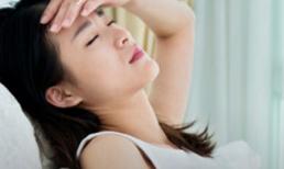 Con dâu vào phòng sinh suýt kiệt sức vì đói, bác sĩ yêu cầu bồi bổ nhưng mẹ chồng lại hờ hững đáp 1 câu