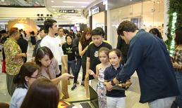 Cặp sinh đôi của Hồng Nhung bất ngờ xuất hiện tại sự kiện ra mắt phim nhưng không có mẹ đi cùng