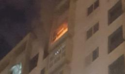 Thắp hương cúng rằm làm chung cư ở Đà Nẵng bốc cháy ngùn ngụt, người dân chạy toán loạn trong đêm