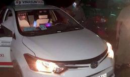 Cướp dùng dao cứa cổ tài xế taxi ở Long An 