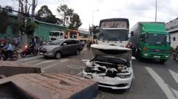 Tại nạn liên hoàn ở TP.HCM, xế hộp BMW nát bét đầu