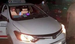Bắt giữ 2 đối tượng dùng dao cứa cổ tài xế cướp taxi ở Long An