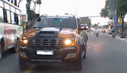 Công an Bình Dương phạt nguội tài xế xe bán tải 'hổ báo' trên đường