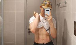 Erik vén áo khoe cơ bụng săn chắc sau thời gian tích cực tập luyện khiến ai cũng ngỡ ngàng