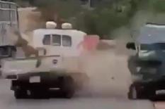 Xe khách vi phạm liều mạng đâm vào xe chuyên dụng, hất văng một CSGT trọng thương