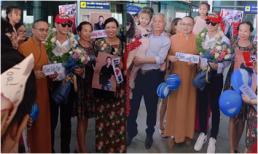 Quán quân Giọng hát Việt 2019 được người dân ra tận sân bay đón tiếp nhiệt tình chẳng kém sao Hàn