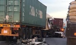 Container nát bét đầu gần vị trí vụ tai nạn 5 người tử vong ở Hải Dương