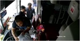 Tài xế xe khách bị nhóm người lạ đánh 'ở đâu mà đi đường này?'