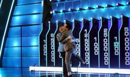 Đại Nghĩa rơi nước mắt xúc động, ôm chặt Trường Giang khi đoạt được giải thưởng gần 1 tỷ đồng