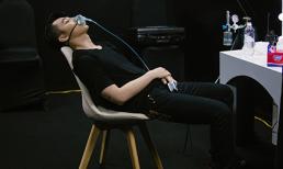 Sơn Tùng M-TP phải thở oxy trong hậu trường nhưng bước ra sân khấu lại như một con người khác
