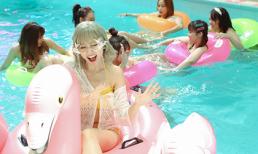 Hari Won khiến fan ‘choáng’ khi nhuộm tóc bạch kim, diện bikini khoe vòng một táo bạo